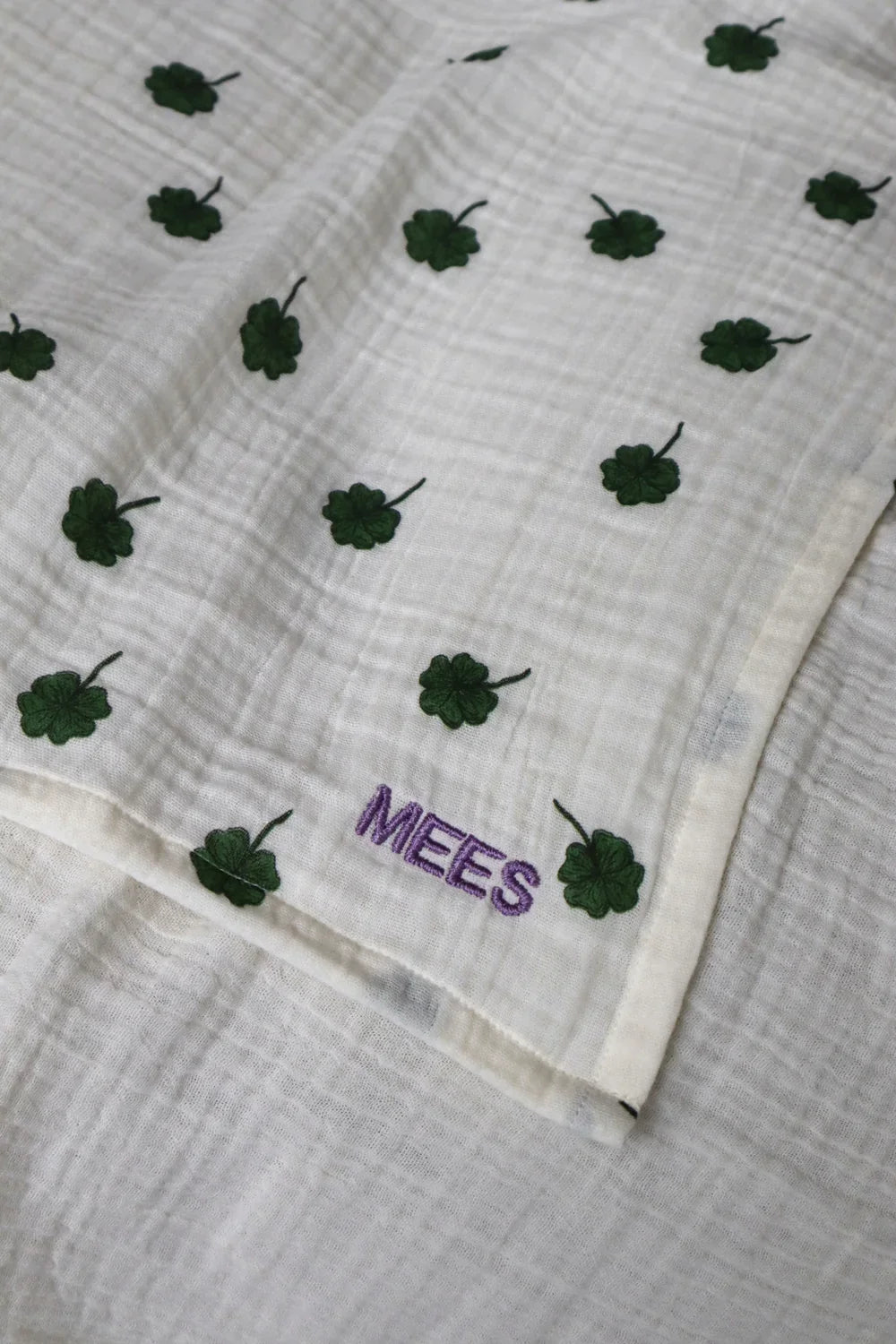 Swaddle met witte klaverprint groot