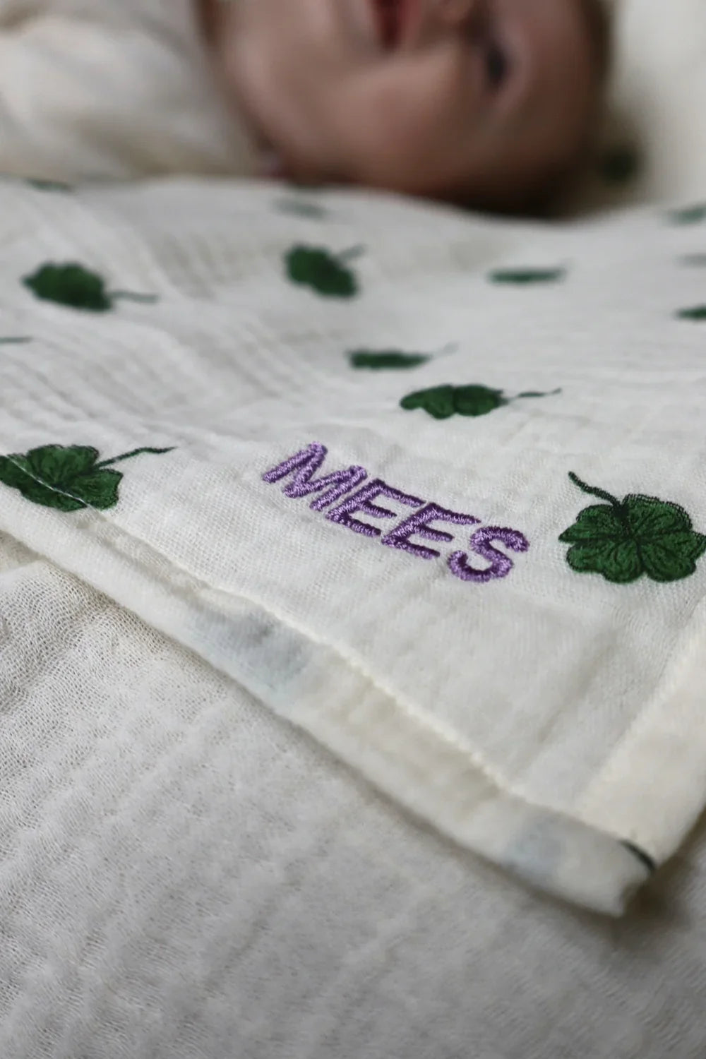 Swaddle met witte klaverprint groot
