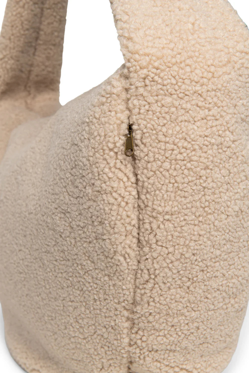 Ecrukleurige teddy schoudertas met hartjes