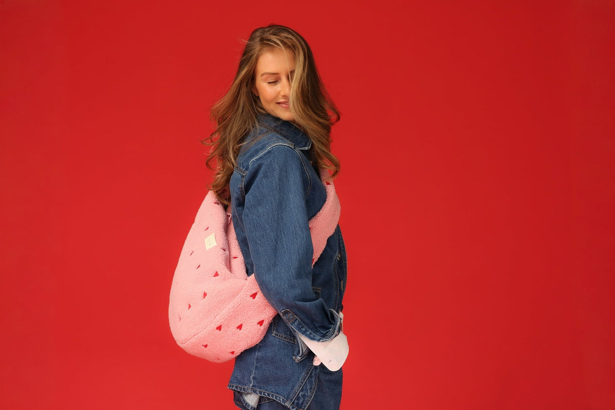 Teddy Crossbody-Tasche | Hellrosa Herzen