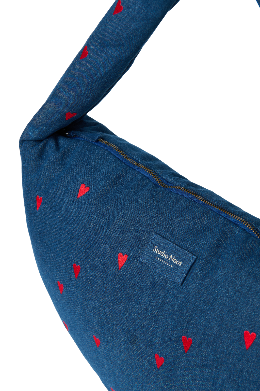 Denim schoudertas | Donkerblauw met rode hartjes