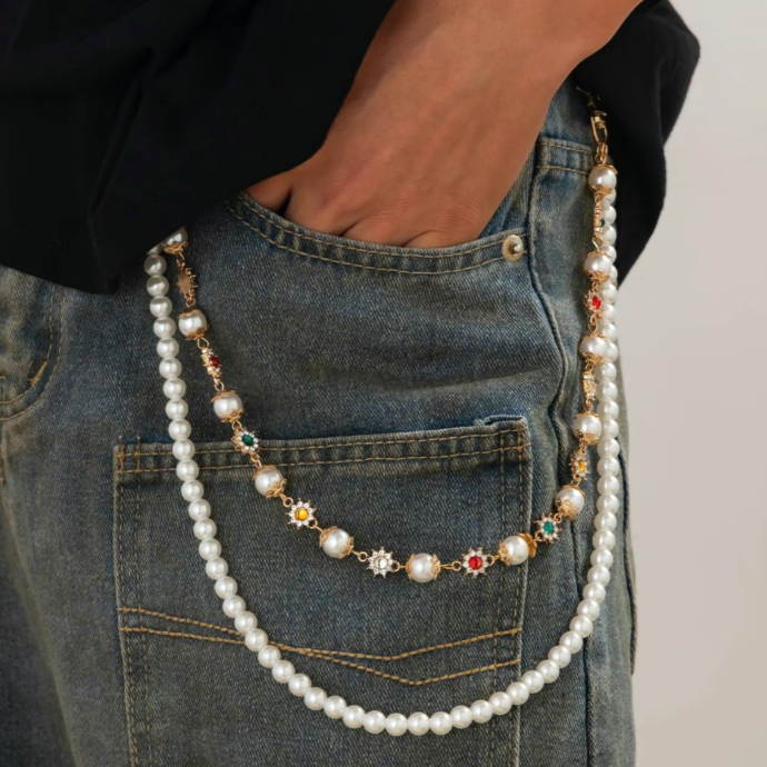 VYBES Fang Pocket Chain