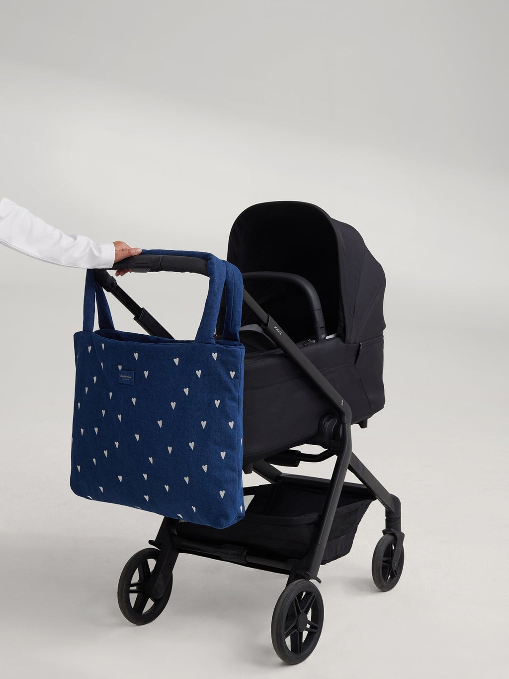 Denim Mom Bag | Dunkelblau Weiße Herzen