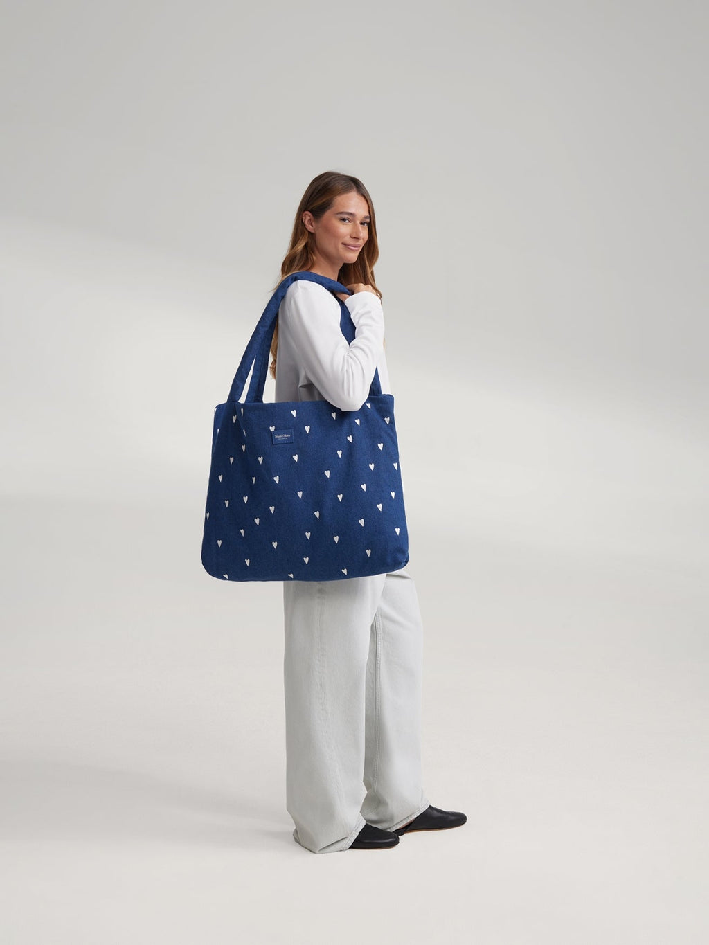 Denim Mom Bag | Dunkelblau Weiße Herzen