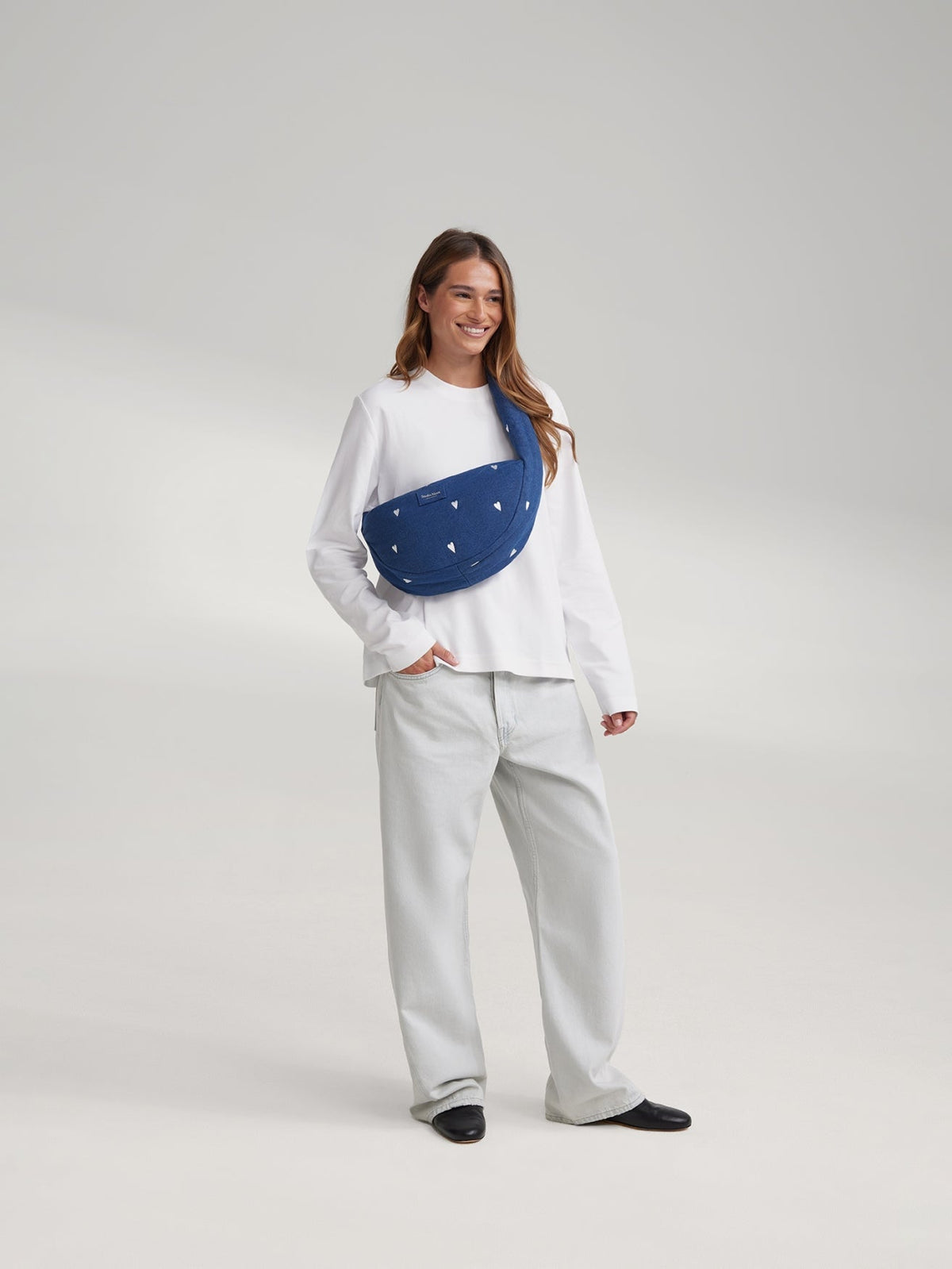 Jeans-Miniumhängetasche | Dunkelblau Weiß mit Herzen