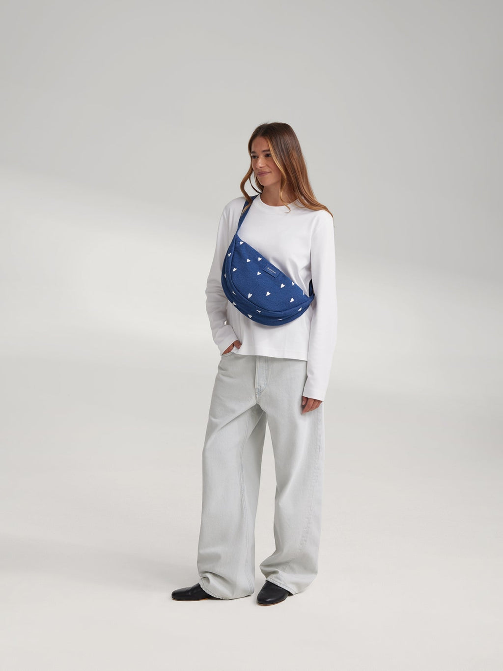 Denim Bauchtasche für Erwachsene | Dunkelblau Weiße Herzen