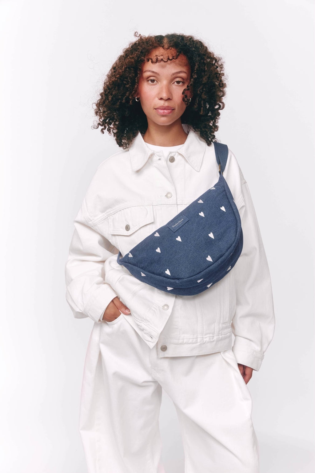 Denim Bauchtasche für Erwachsene | Dunkelblau Weiße Herzen