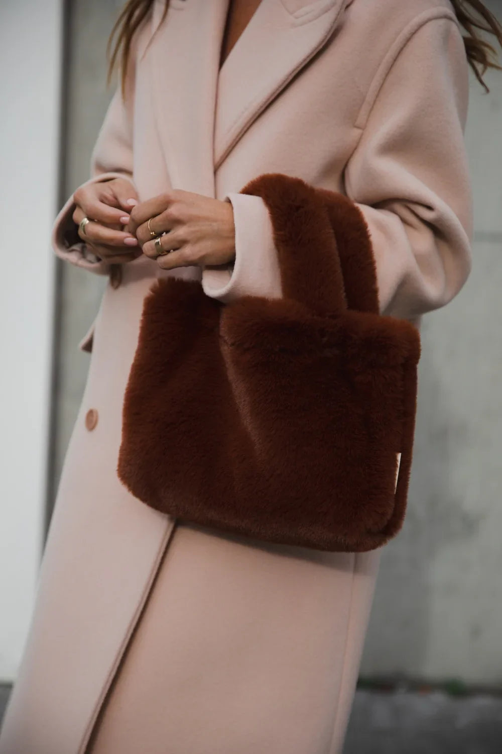 Braune Kunstpelz-Mini-Handtasche