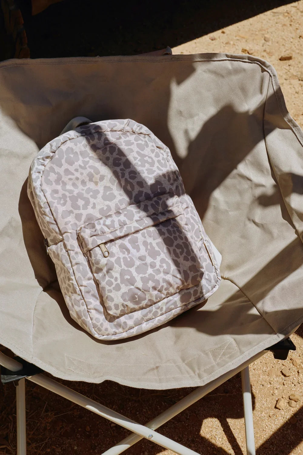 Beige Leopard Midi-Rucksack mit Puffereffekt