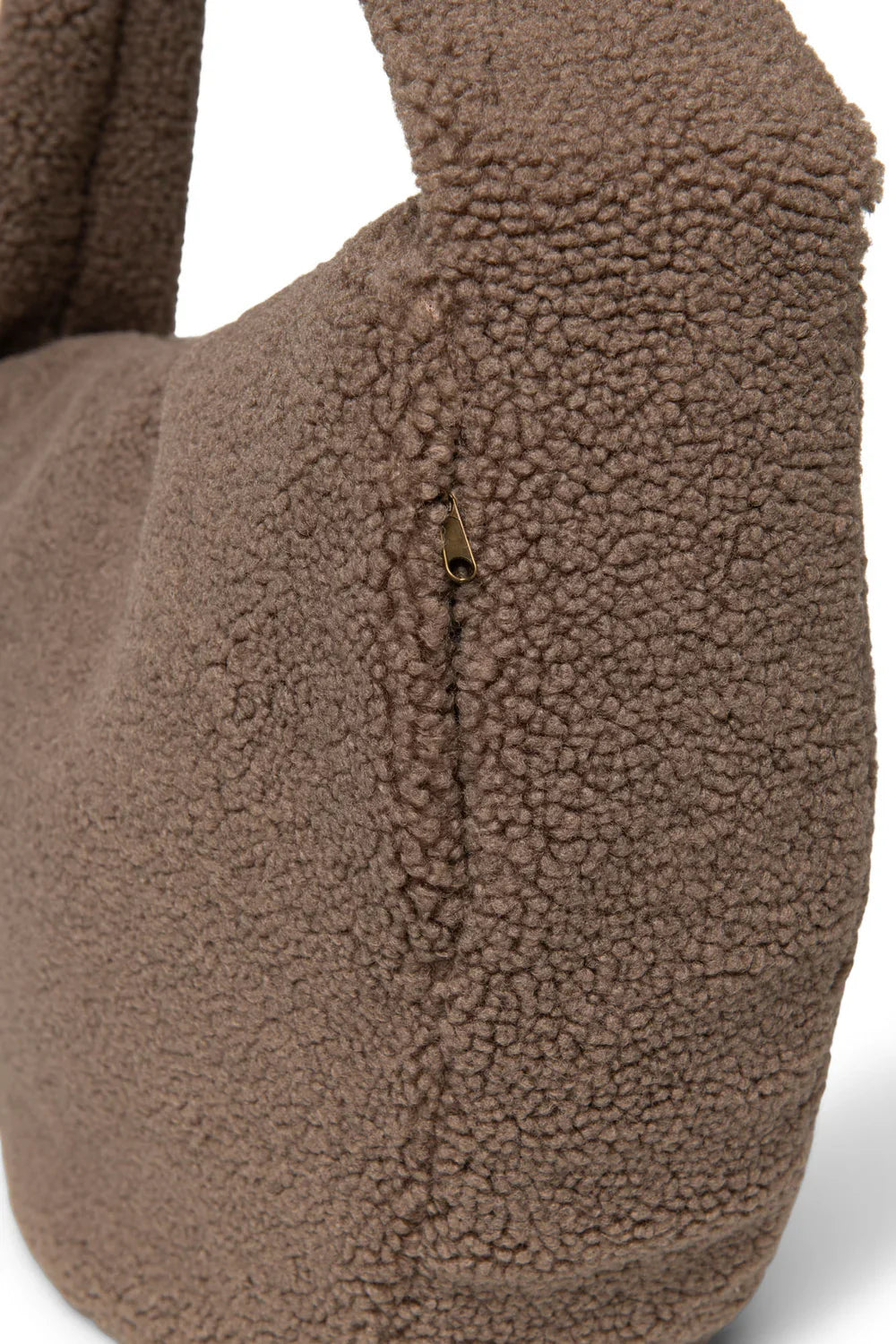 Ecrukleurige teddy schoudertas met hartjes