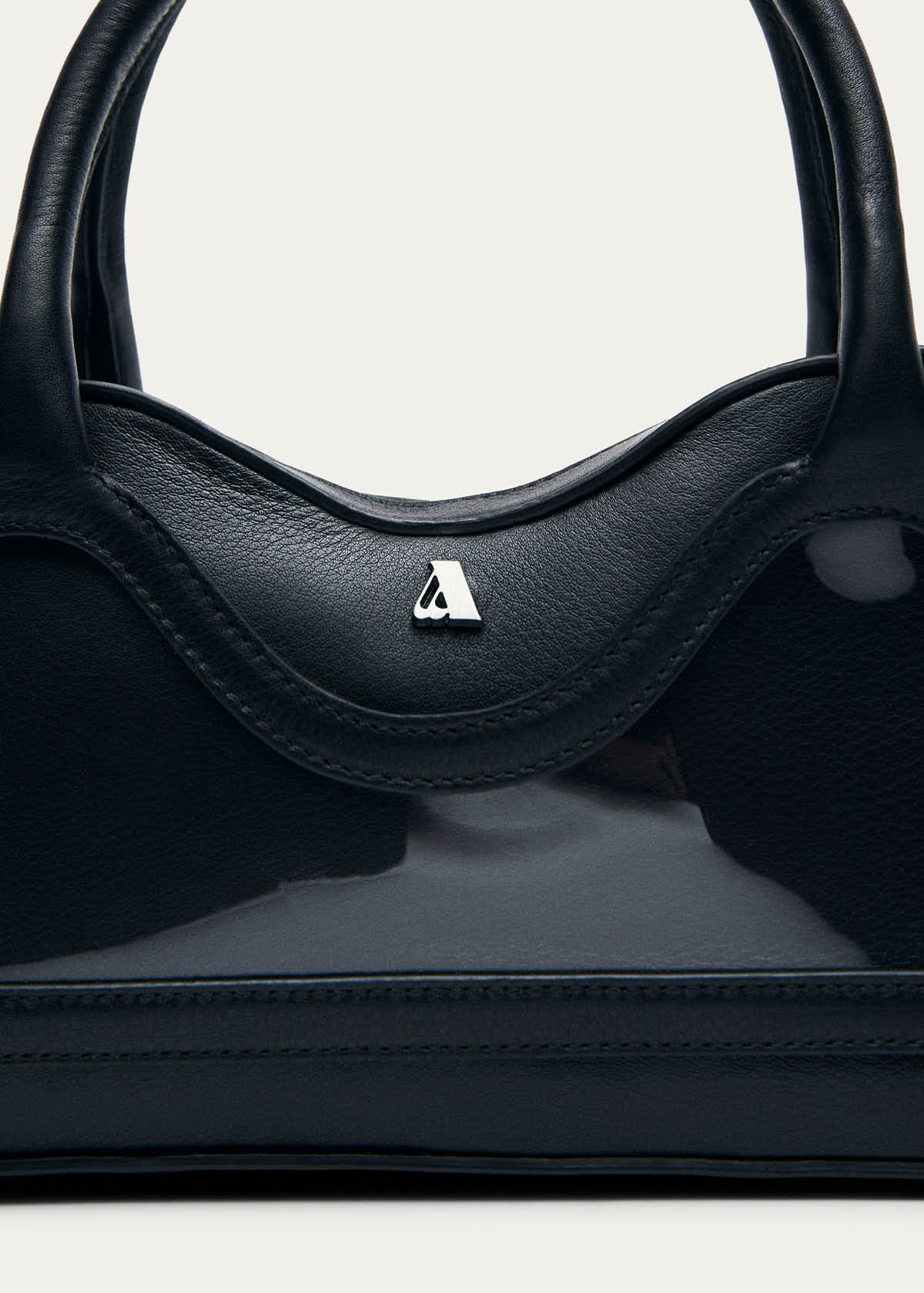 Hilma Mini Vinyl Zwarte Leren Tas