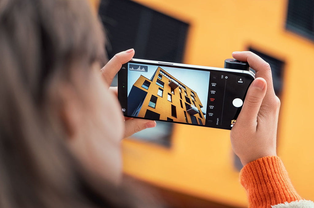 Leica LUX Grip with MagSafe Technology and Bluetooth - 18562 - image 10