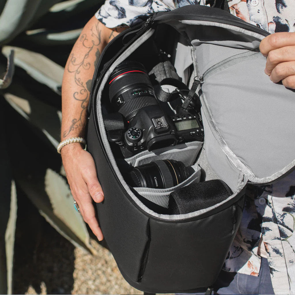 Peak Design Everyday Backpack V2 20L in Black - BEDB-20-BK-3 - image 7