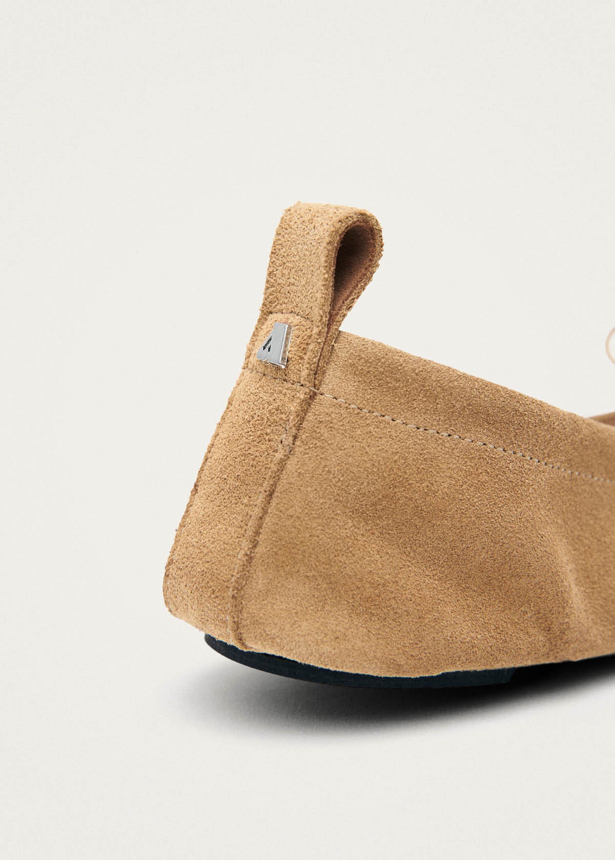 Rosalind Barefoot-Ballerinas aus sandfarbenem Veloursleder