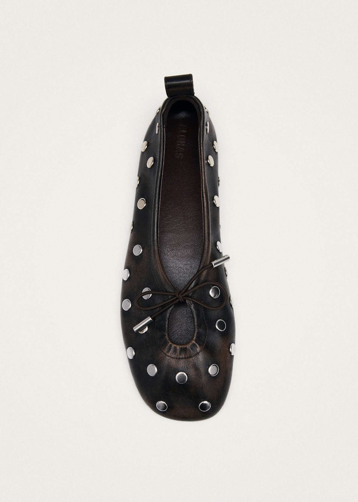 Rosalind Ballerinas aus braunem Leder im Vintage-Look mit Nietenbesatz
