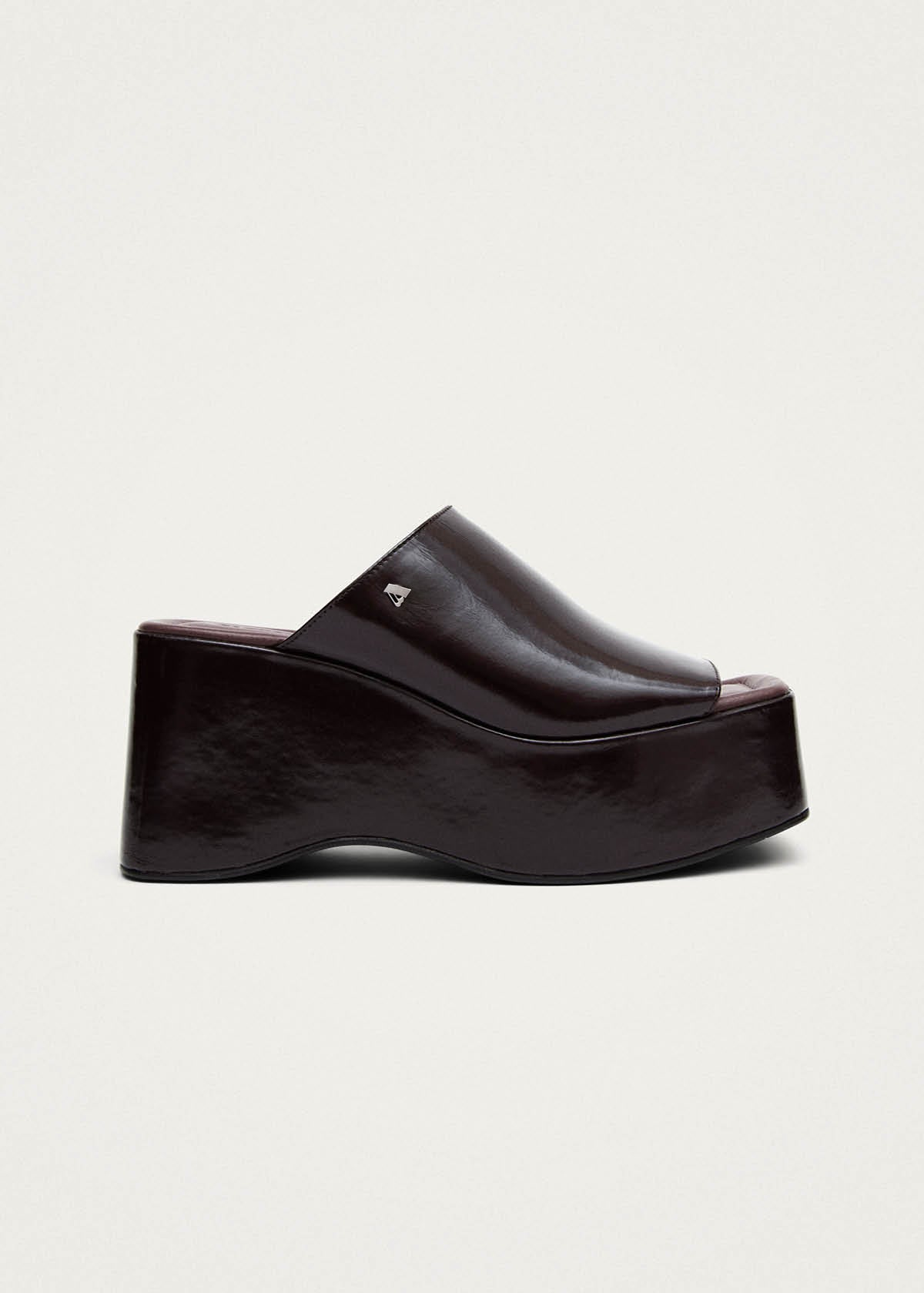 Vale Patent-Leder-Sandalen in Braun
